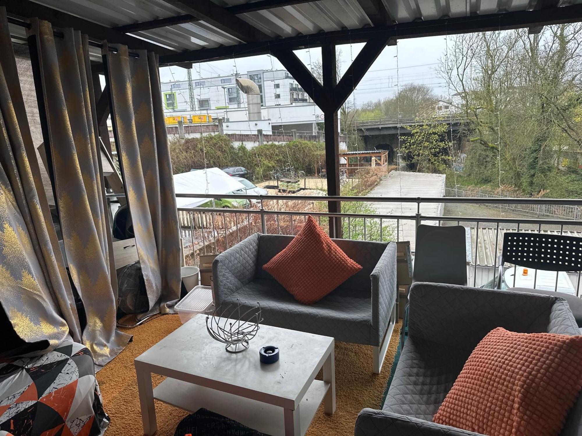 Schoenes Zimmer In Bahnhofsnaehe In Einer Wohnung Mit Grosser Terrasse กีเซิน ภายนอก รูปภาพ