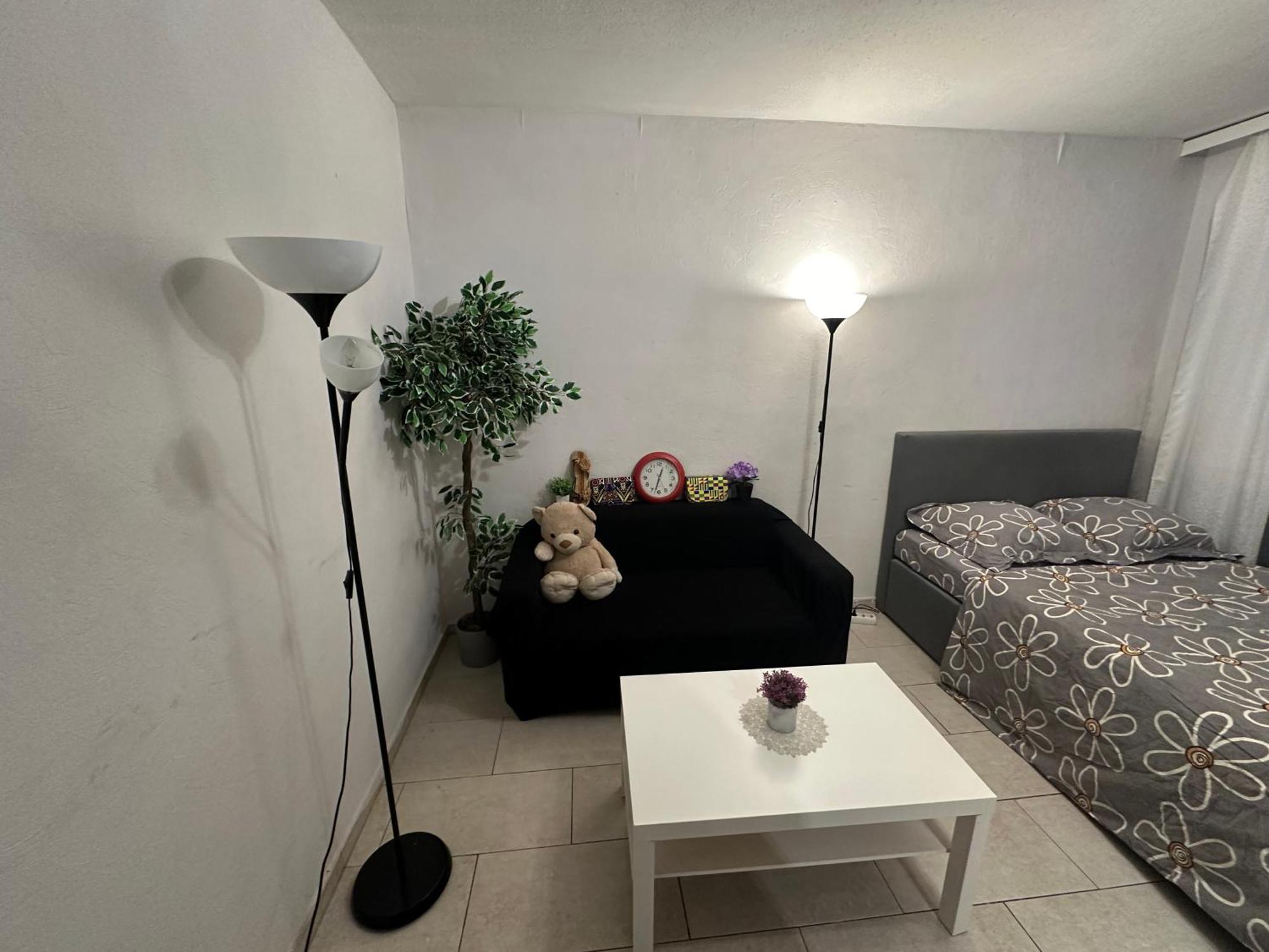 Schoenes Zimmer In Bahnhofsnaehe In Einer Wohnung Mit Grosser Terrasse กีเซิน ภายนอก รูปภาพ