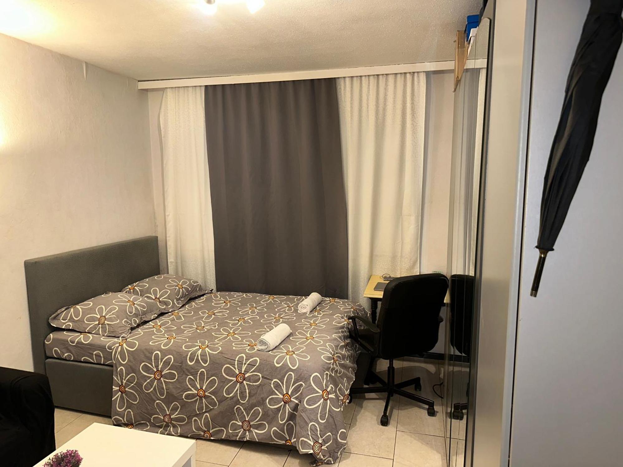 Schoenes Zimmer In Bahnhofsnaehe In Einer Wohnung Mit Grosser Terrasse กีเซิน ภายนอก รูปภาพ
